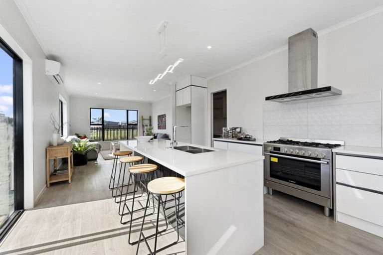 Photo of property in 14 Wyrall Way, Chartwell, Hamilton, 3210