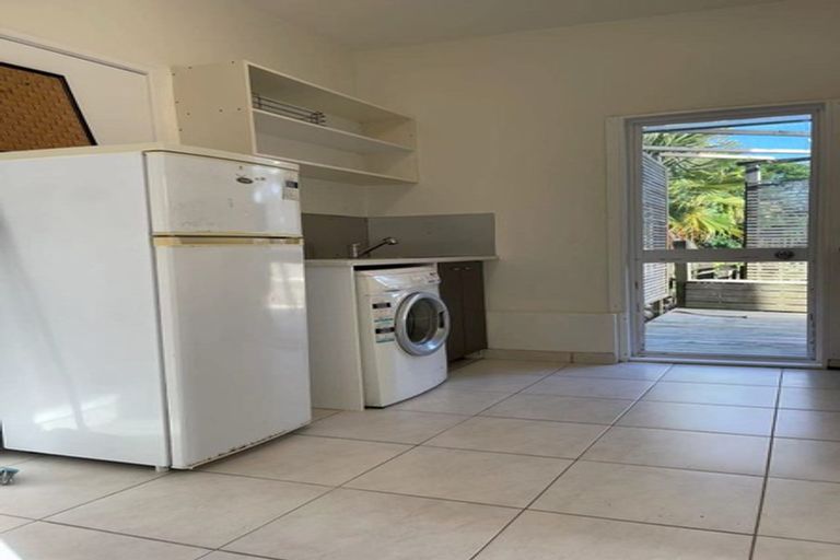 Photo of property in 31 Sequoia Place, Sunnynook, Auckland, 0620