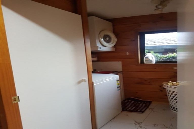 Photo of property in 6 Gardone Terrace, Conifer Grove, Takanini, 2112