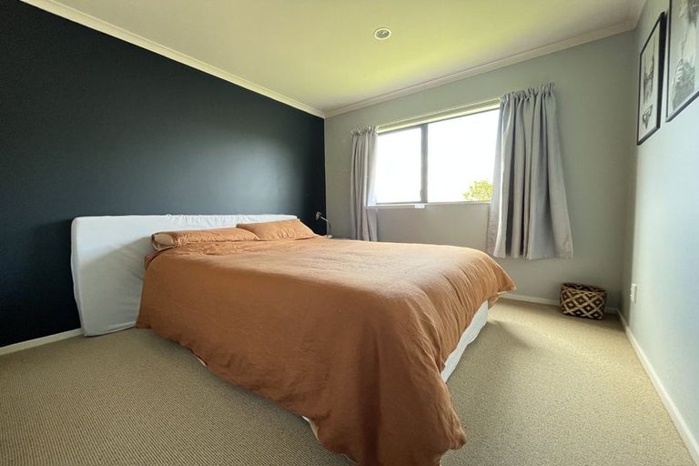 Photo of property in 18 Pendennis Point, Camborne, Porirua, 5026