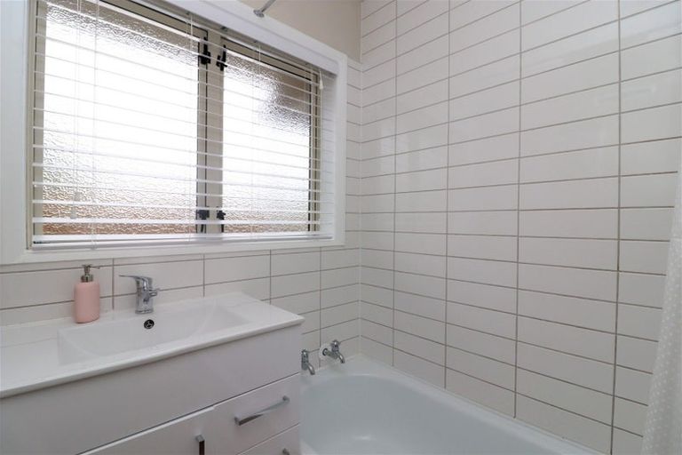 Photo of property in 4/5 Trist Place, Edgeware, Christchurch, 8013