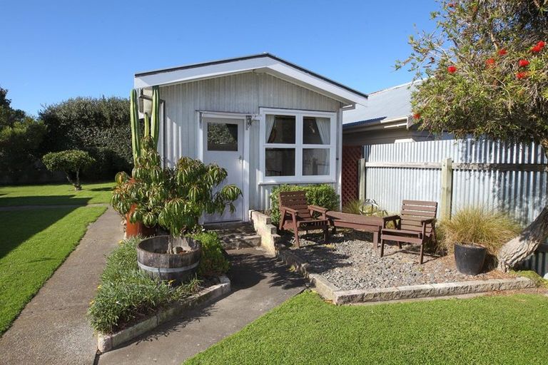 Photo of property in 712 Grove Road, Mayfair, Hastings, 4122