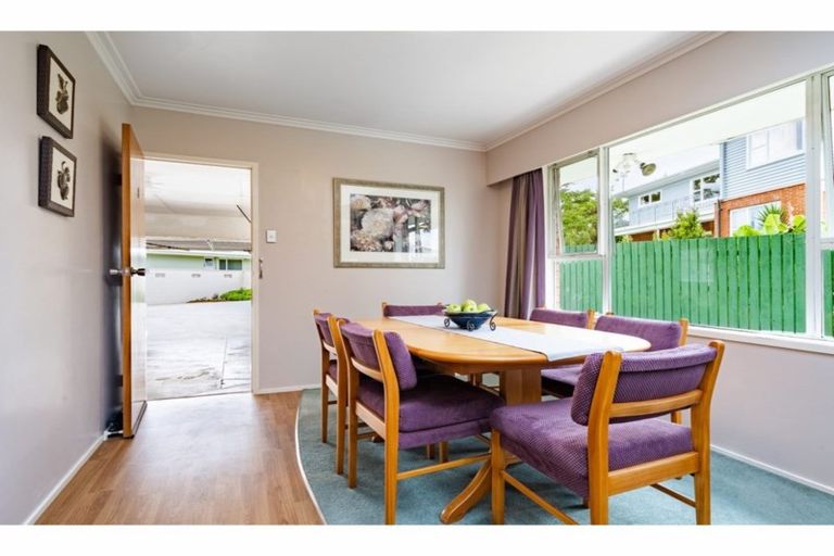 Photo of property in 17 Scanlen Terrace, Kelston, Auckland, 0602