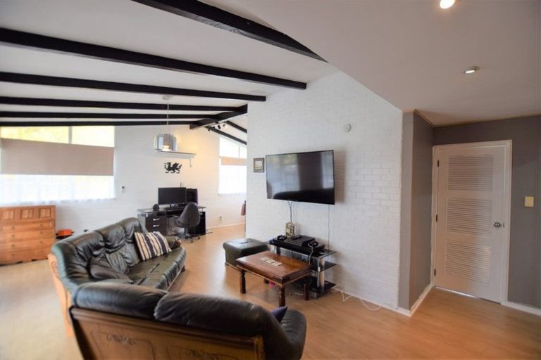 Photo of property in 31 Harmel Road, Glendene, Auckland, 0602