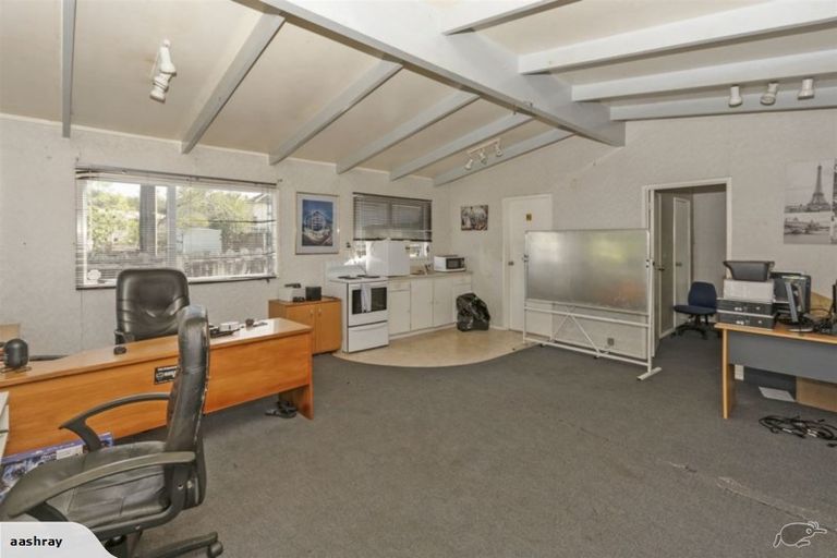 Photo of property in 2 Alston Avenue, Kelston, Auckland, 0602