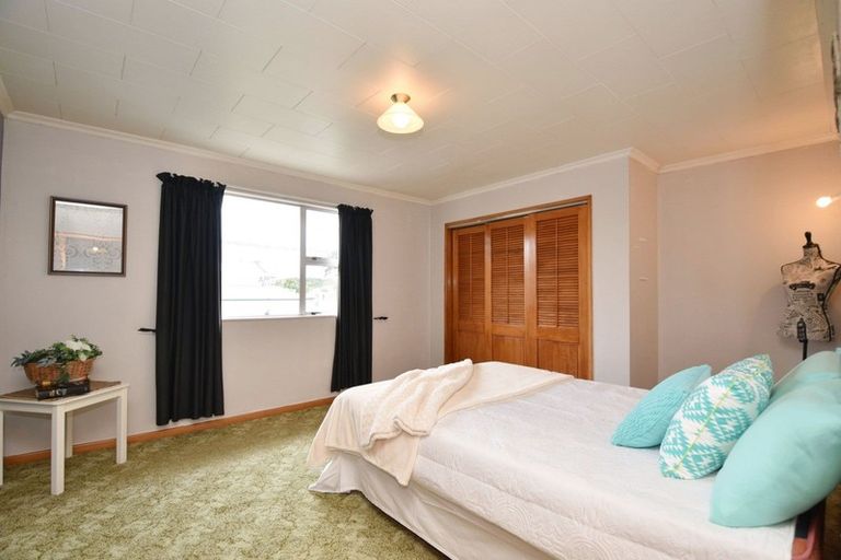 Photo of property in 1 Ferry Road, Tuatapere, 9620