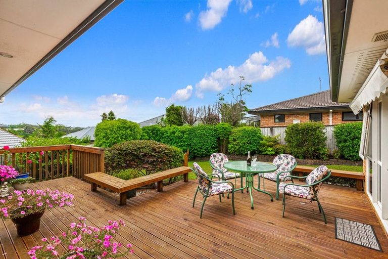 Photo of property in 8 Toledo Avenue, Henderson, Auckland, 0612