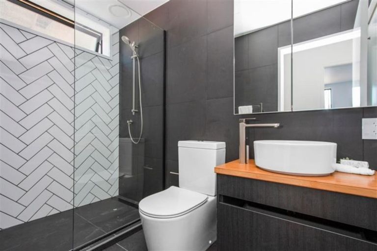 Photo of property in 4/163 Hobsonville Point Road, Hobsonville, Auckland, 0616