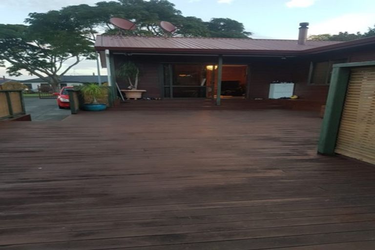 Photo of property in 6 Gardone Terrace, Conifer Grove, Takanini, 2112