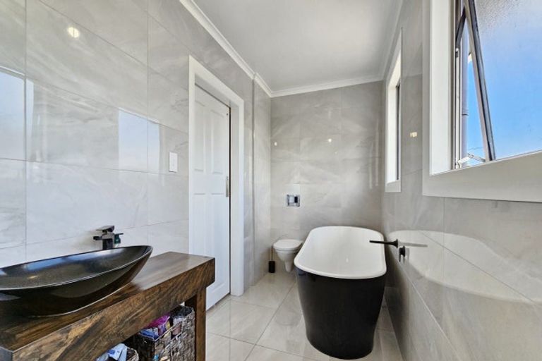 Photo of property in 9 Charles Road, Hannahs Bay, Rotorua, 3010