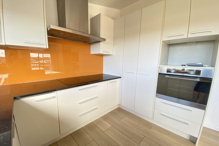 Photo of property in 1/76 Target Road, Totara Vale, Auckland, 0629