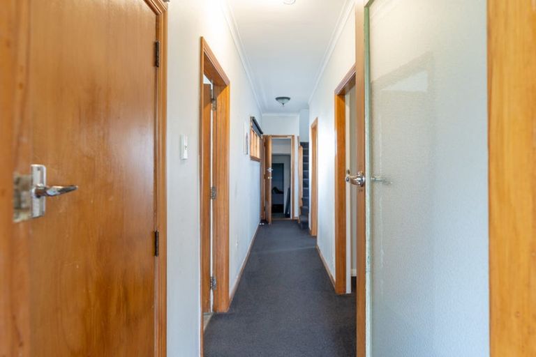 Photo of property in 2 Gloucester Street, Takaro, Palmerston North, 4412