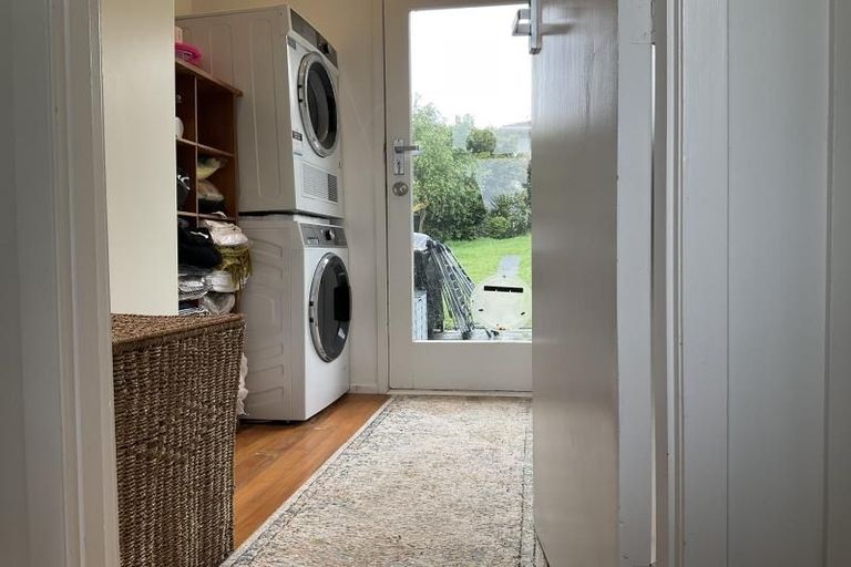 Photo of property in 23 Blakeborough Drive, Forrest Hill, Auckland, 0620