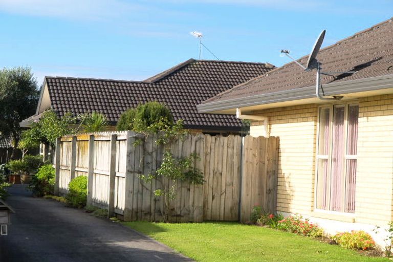Photo of property in 1/10 Caldbeck Rise, Northpark, Auckland, 2013