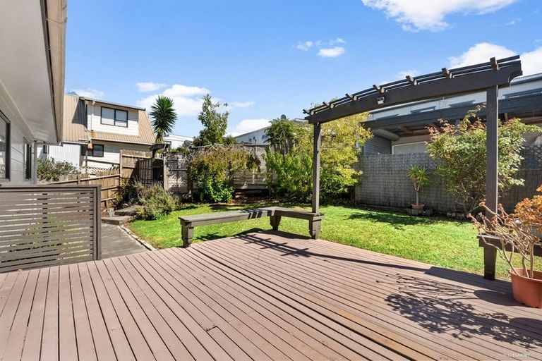 Photo of property in 2/49 Target Road, Totara Vale, Auckland, 0629