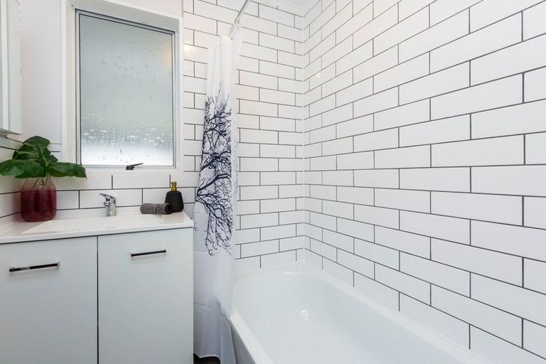 Photo of property in 7 Blueberry Grove, Timberlea, Upper Hutt, 5018