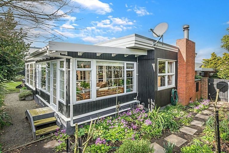 Photo of property in 10 Cremorne Avenue, Hokowhitu, Palmerston North, 4410