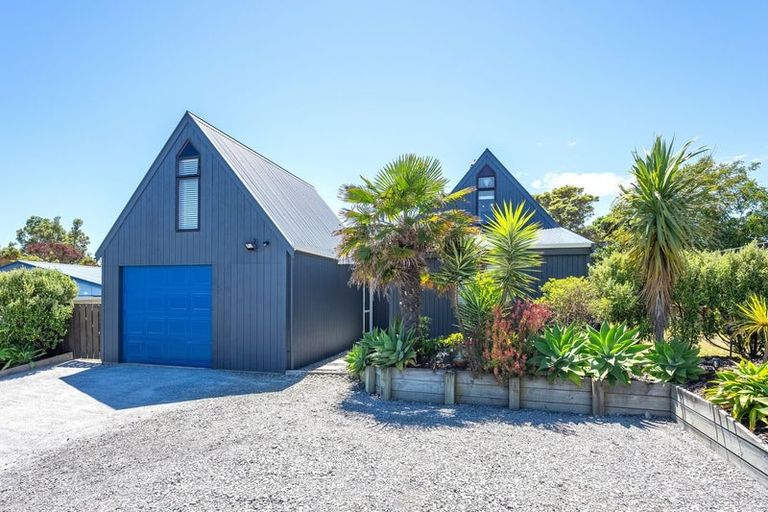 Photo of property in 29 Eruini Street, Waikanae Beach, Waikanae, 5036