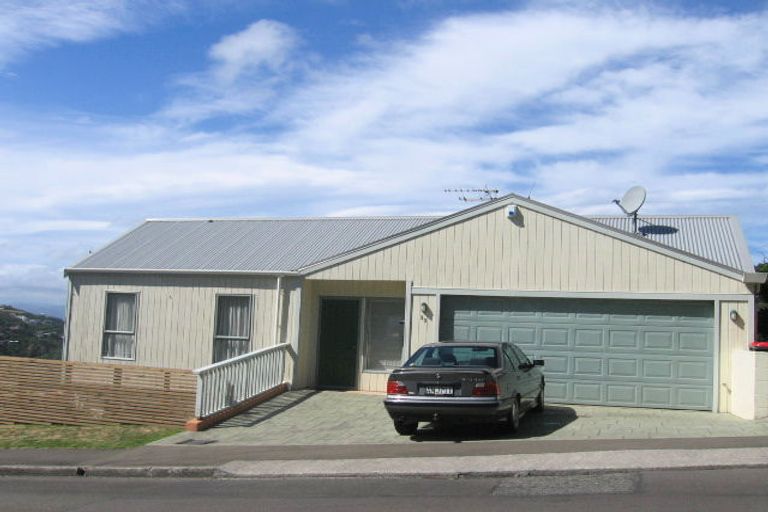 Photo of property in 33 Chartwell Drive, Crofton Downs, Wellington, 6035