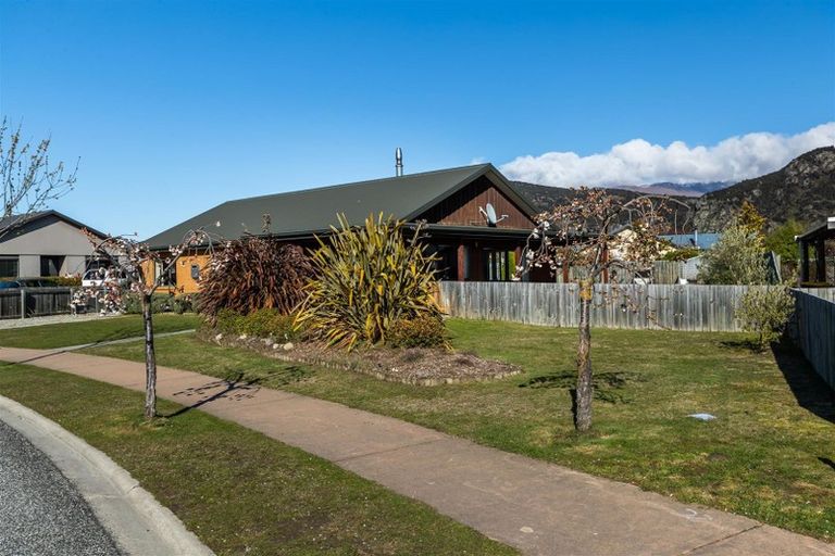 Photo of property in 24 Frye Crescent, Albert Town, Wanaka, 9305