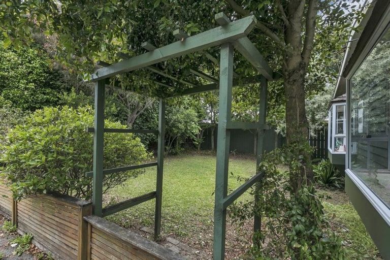 Photo of property in 108 Coronation Road, Hillcrest, Auckland, 0627