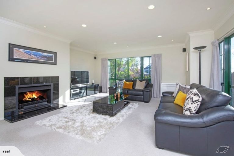 Photo of property in 2 Beach Road, Mellons Bay, Auckland, 2014