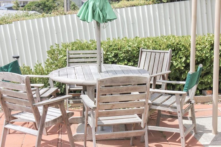 Photo of property in 53 Wade River Road, Stanmore Bay, Whangaparaoa, 0932