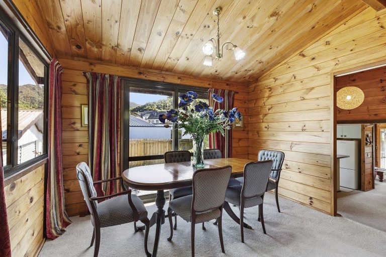 Photo of property in 28 John Witton Drive, Crofton Downs, Wellington, 6035