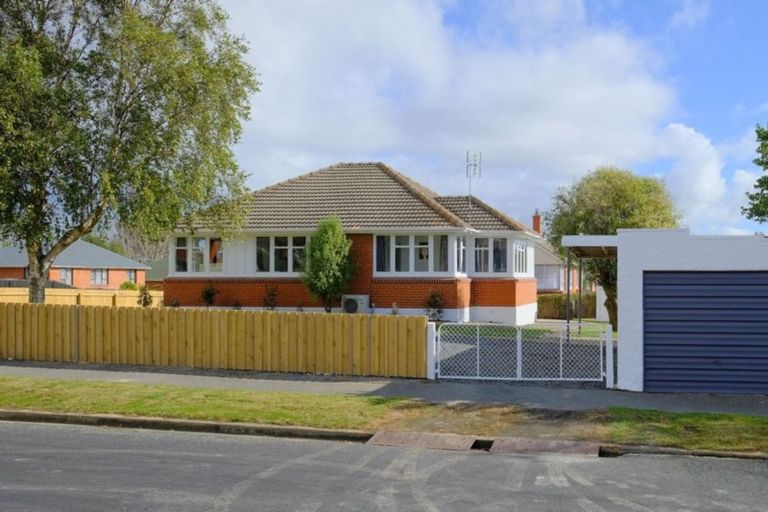 Photo of property in 14 Burgess Street, Green Island, Dunedin, 9018