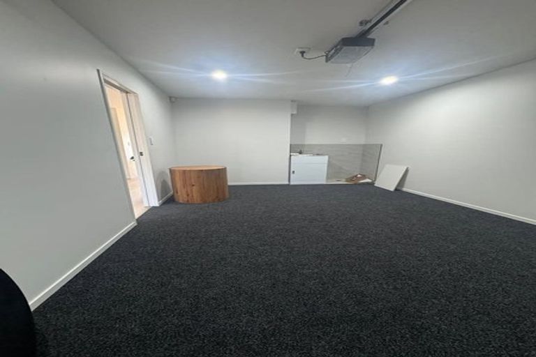 Photo of property in 44 Challen Close, Conifer Grove, Takanini, 2112