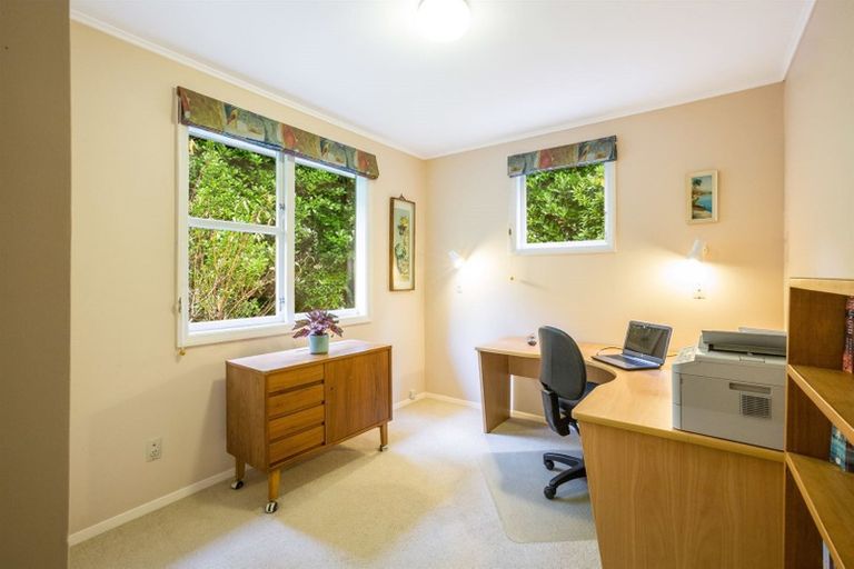 Photo of property in 3 Glentui Grove, Khandallah, Wellington, 6035