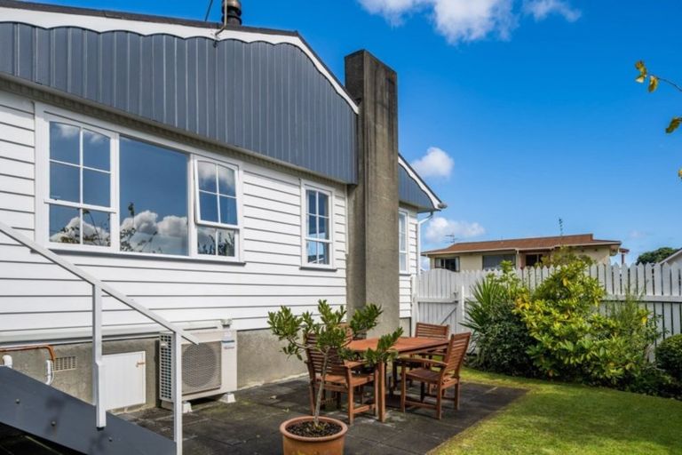 Photo of property in 4 Cassley Crescent, Papakowhai, Porirua, 5024