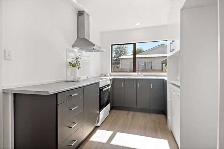 Photo of property in 4 De Quincey Terrace, Highland Park, Auckland, 2010