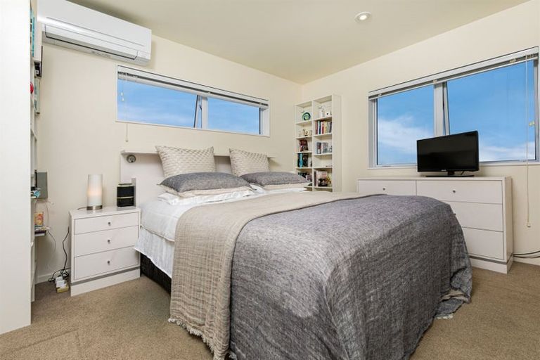 Photo of property in 2/5a Galaxy Drive, Mairangi Bay, Auckland, 0630