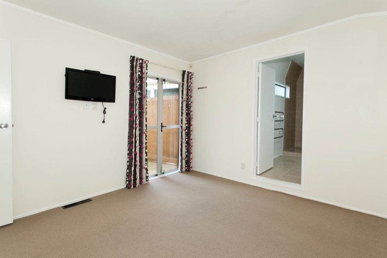 Photo of property in 1/23 Parr Terrace, Castor Bay, Auckland, 0620