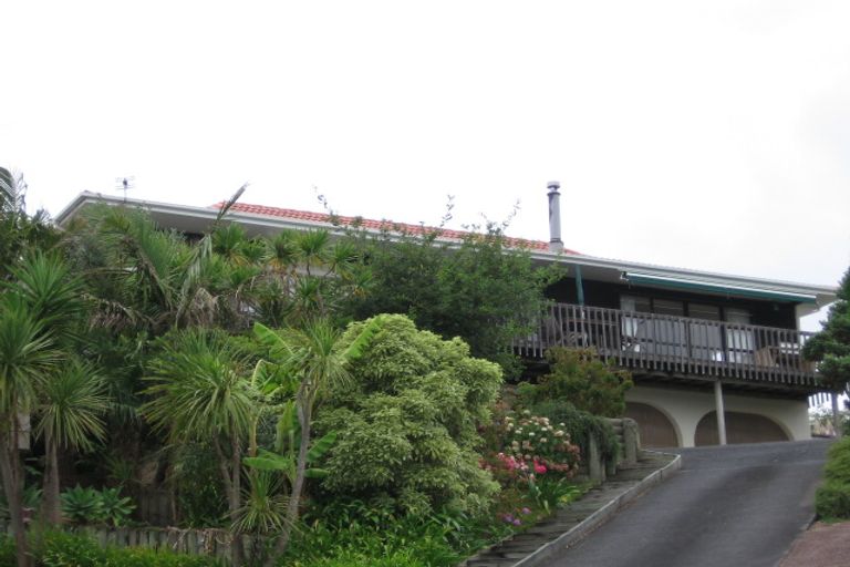 Photo of property in 32 Telstar Place, Beach Haven, Auckland, 0626