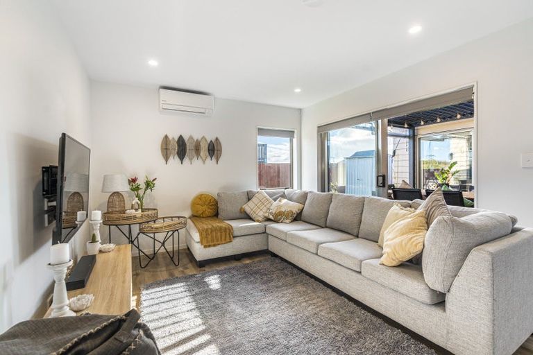 Photo of property in 14 Waikohi Avenue, Glenbrook, 2681