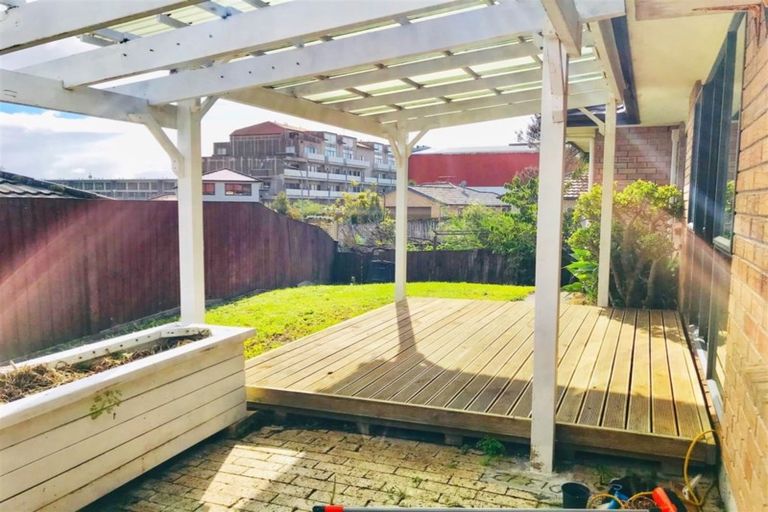 Photo of property in 11 Claywest Place, Glen Eden, Auckland, 0602