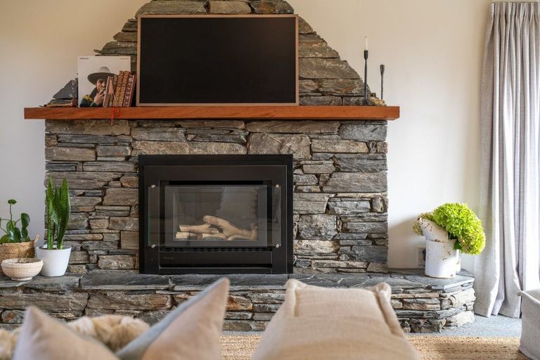 Photo of property in 15b Heuchan Lane, Wanaka, 9305