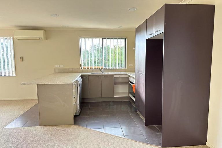 Photo of property in 10 Nimstedt Avenue, Oteha, Auckland, 0632