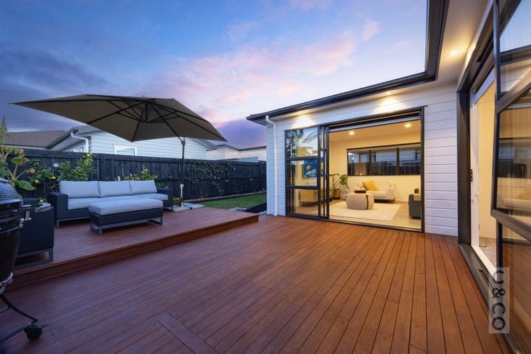 Photo of property in 29 Lumbarda Drive, Kumeu, 0810