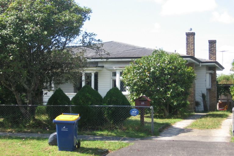 Photo of property in 25 Wattle Street, New Lynn, Auckland, 0600