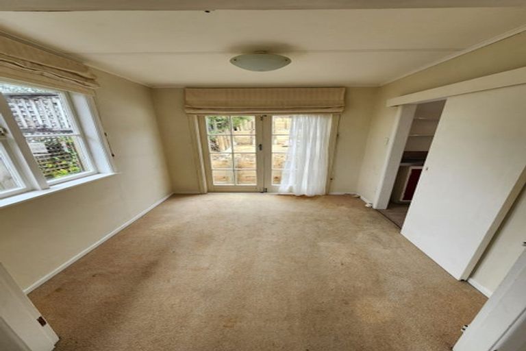 Photo of property in 49 Taylor Terrace, Tawa, Wellington, 5028