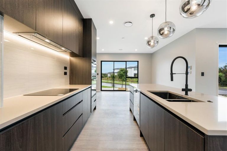 Photo of property in 18 Emerald Avenue, Rosehill, Papakura, 2113