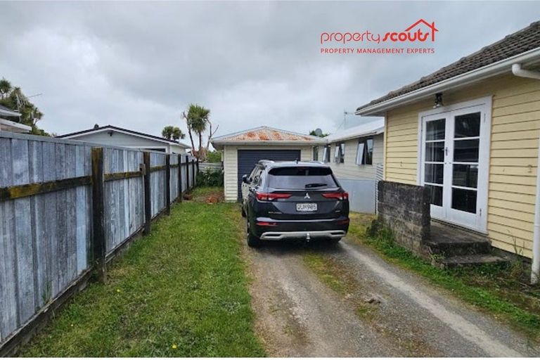 Photo of property in 71 Queenwood Road, Levin, 5510