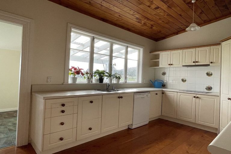 Photo of property in 1035 Kahikatea Flat Road, Waitoki, Kaukapakapa, 0871