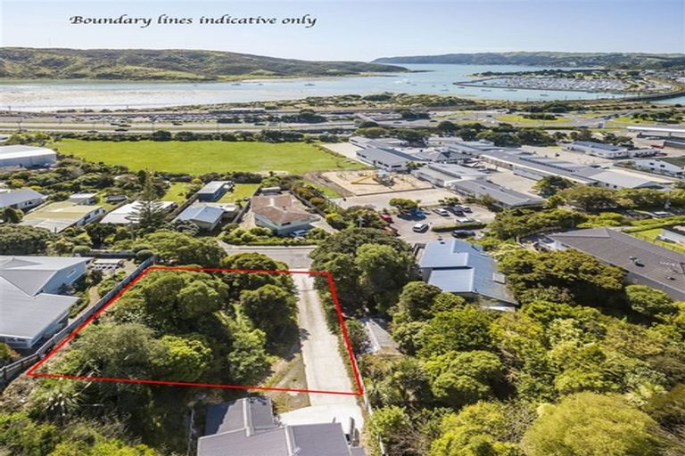 Photo of property in 18 Paremata Crescent, Paremata, Porirua, 5024