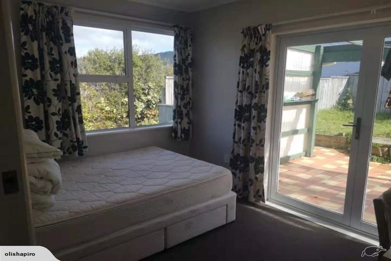 Photo of property in 35a Ranui Terrace, Tawa, Wellington, 5028