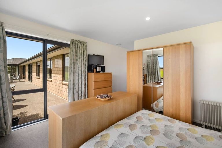 Photo of property in 24 Whitcombe Place, Darfield, 7571