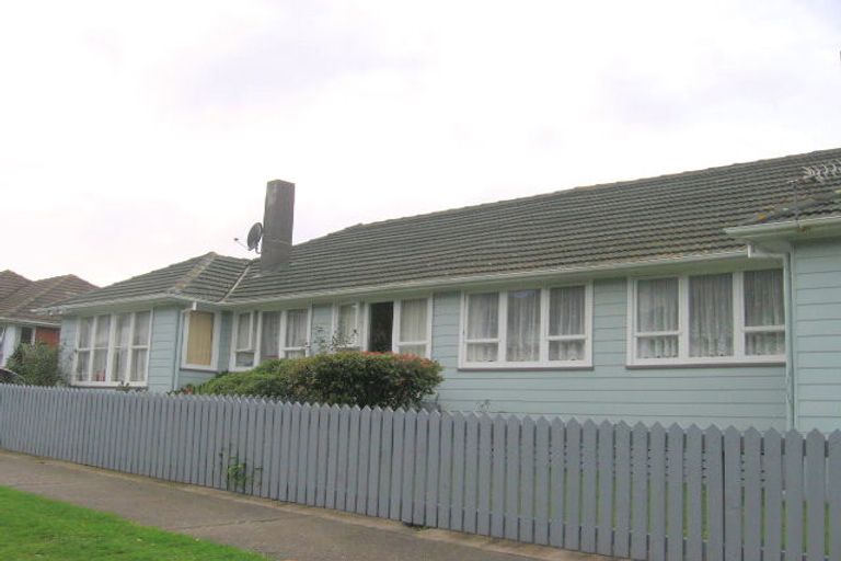 Photo of property in 64 Davidson Crescent, Tawa, Wellington, 5028